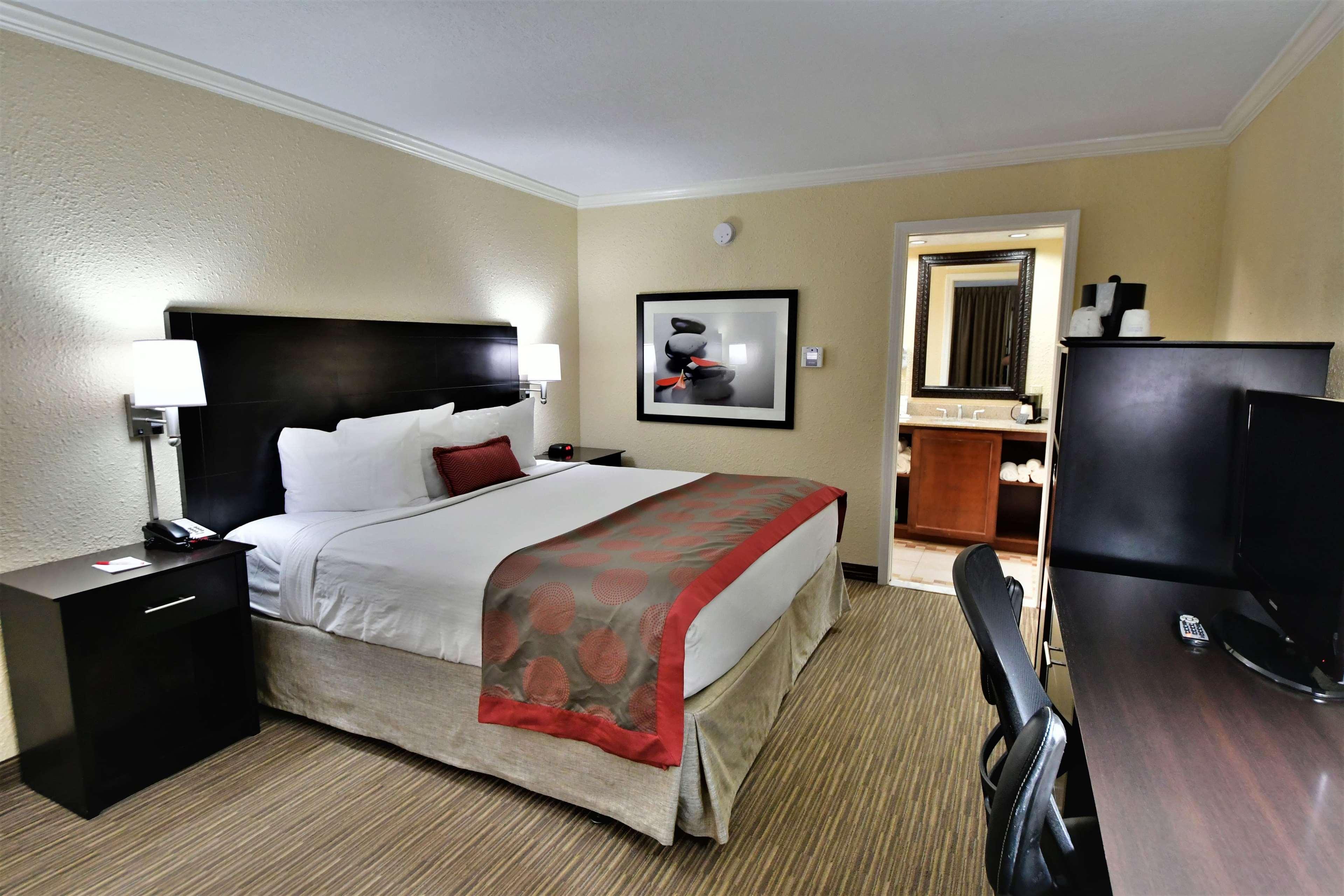 Ramada By Wyndham Jacksonville Hotel & Conference Center Экстерьер фото