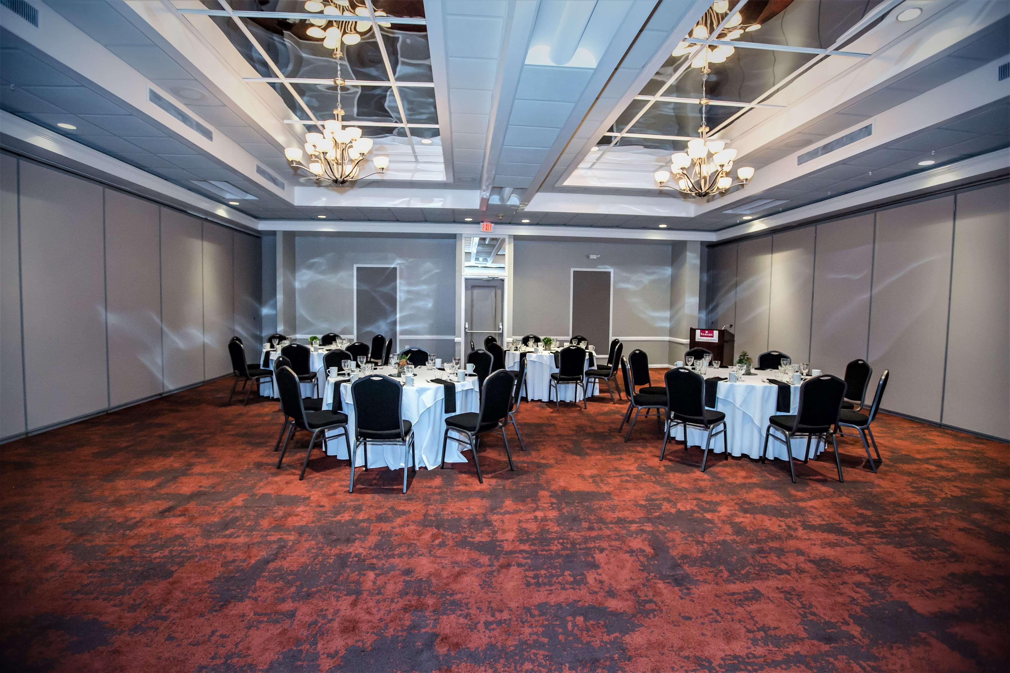 Ramada By Wyndham Jacksonville Hotel & Conference Center Экстерьер фото