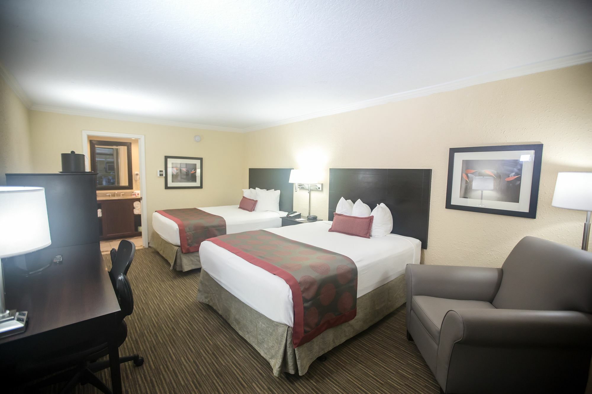 Ramada By Wyndham Jacksonville Hotel & Conference Center Экстерьер фото
