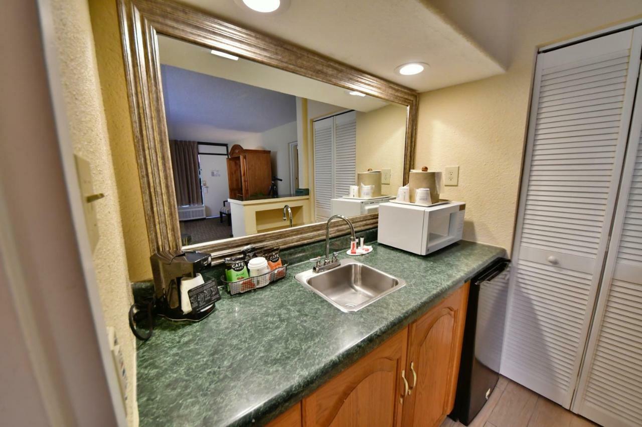 Ramada By Wyndham Jacksonville Hotel & Conference Center Экстерьер фото