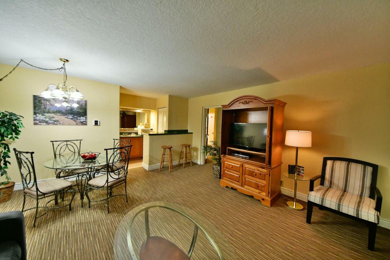 Ramada By Wyndham Jacksonville Hotel & Conference Center Экстерьер фото