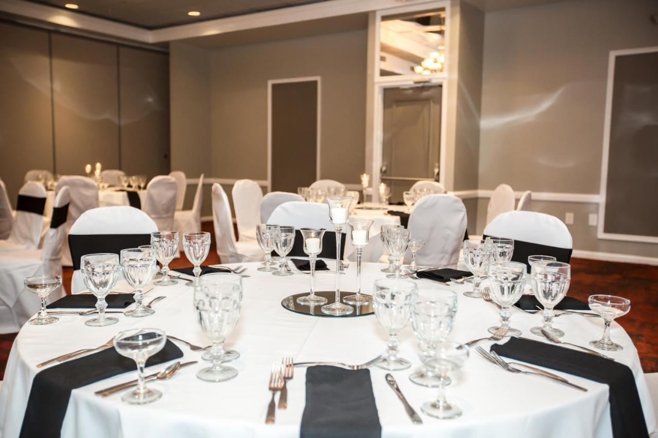 Ramada By Wyndham Jacksonville Hotel & Conference Center Экстерьер фото